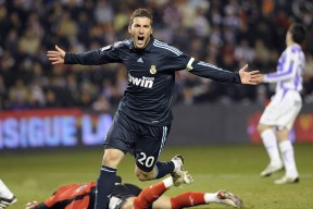 爱游戏官网 -篮球赛场焦点！葡萄牙队对阵俄罗斯队，战况跌宕起伏，悬念直到终场